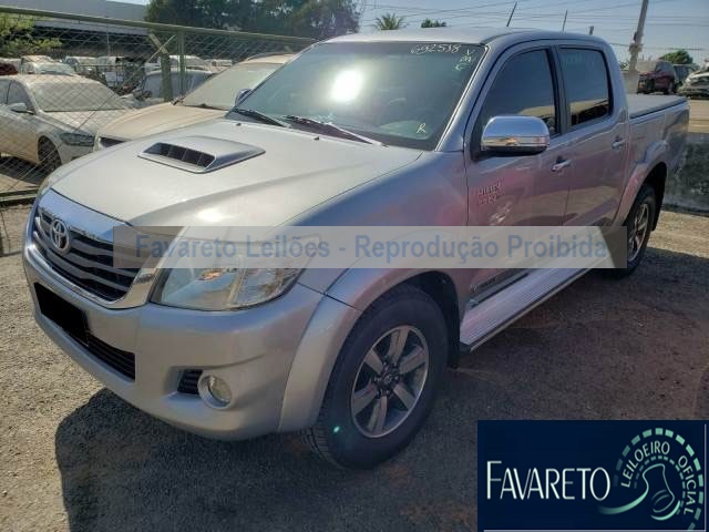 TOYOTA HILUX CD STD 3.0 D-4D TURBO DIESEL 2015